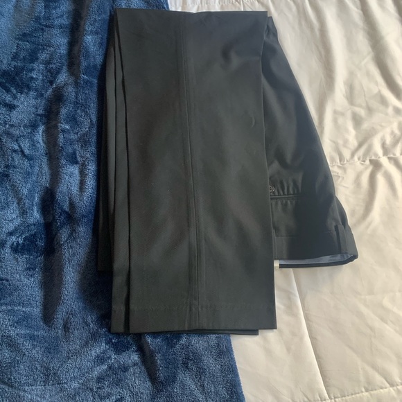 Tommy Hilfiger - Picture 2 of 3